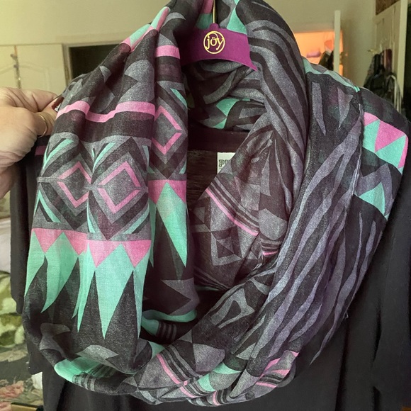 Scarf. Infinity lightweight scarf. - Picture 3 of 4